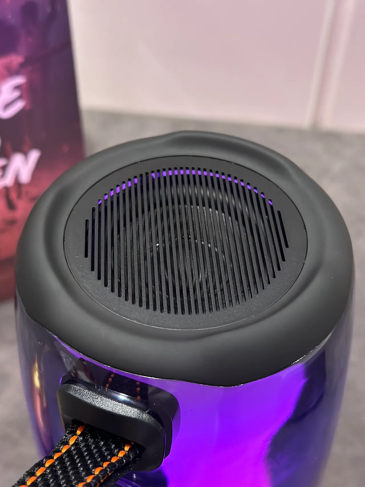 JBL Pulse बैंगनी काला गोलाकार ग्रेडिएंट लाइटेड पोर्टेबल स्पीकर 5