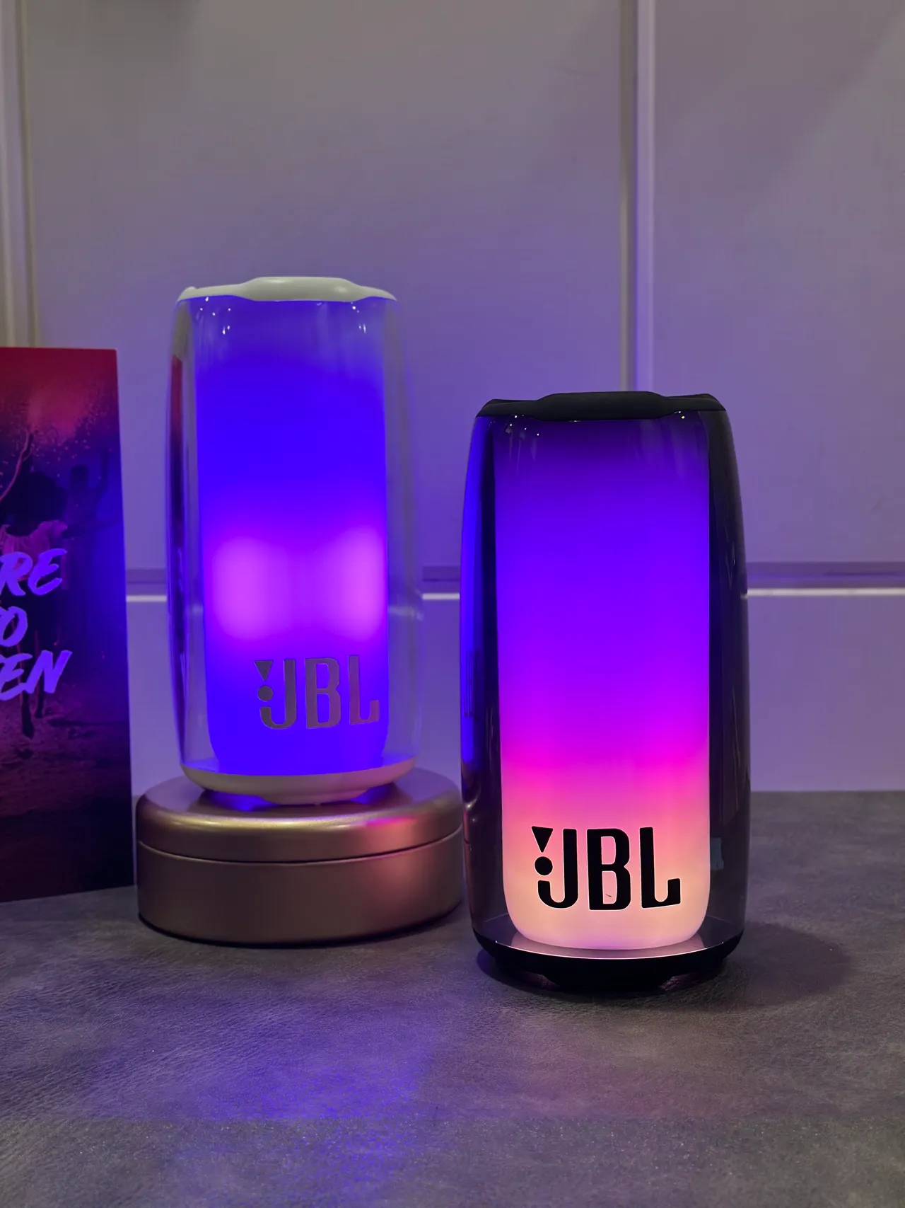 JBL Pulse बैंगनी काला गोलाकार ग्रेडिएंट लाइटेड पोर्टेबल स्पीकर 6