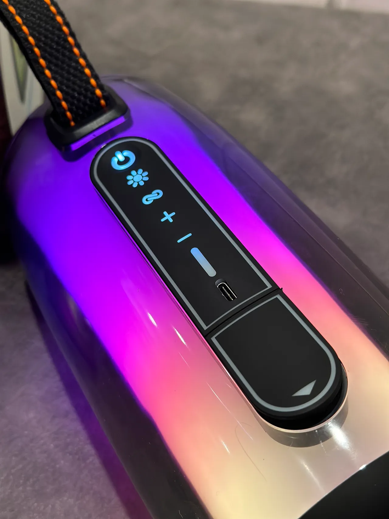 JBL Pulse बैंगनी काला गोलाकार ग्रेडिएंट लाइटेड पोर्टेबल स्पीकर 11