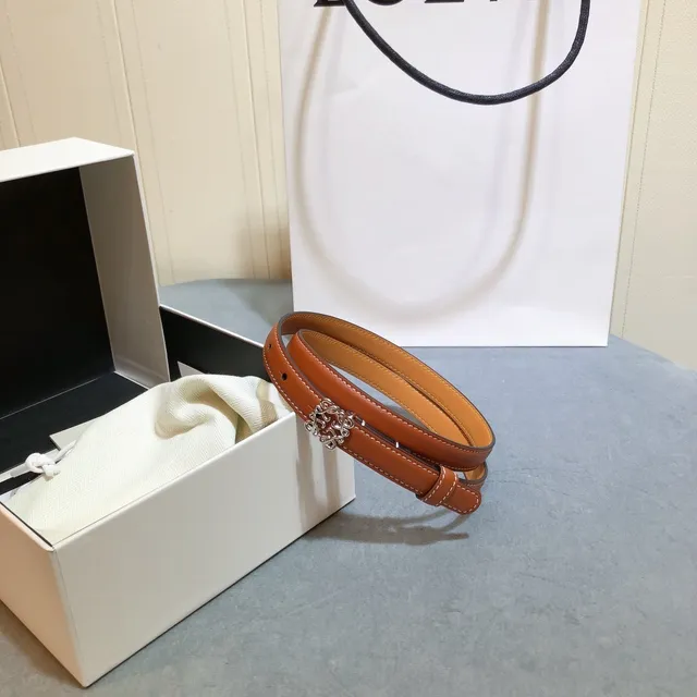 Loewe Anagram Belt काला सफेद पतली विरोधाभासी सिलाई चमड़े का बेल्ट 3
