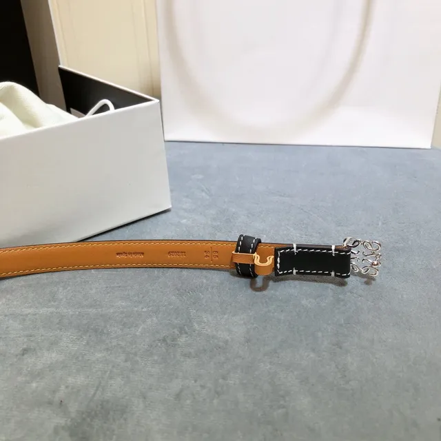 Loewe Anagram Belt काला सफेद पतली विरोधाभासी सिलाई चमड़े का बेल्ट 4