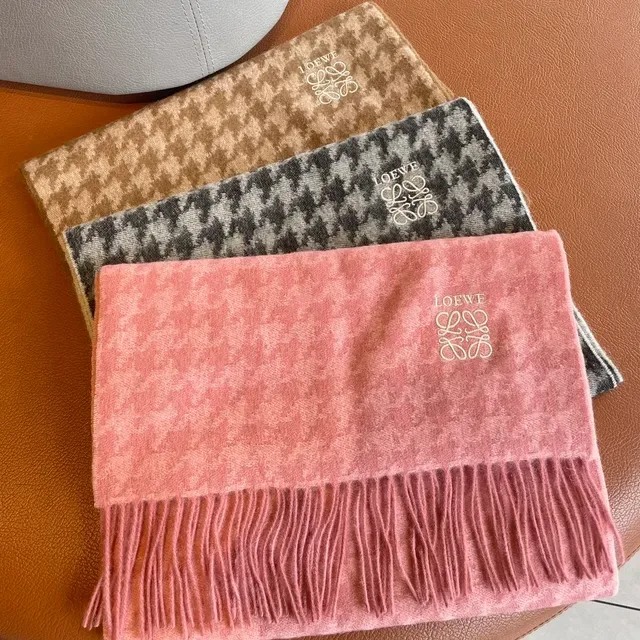 Loeve Anagram Monogram Rosa Cachemira Bufanda 3