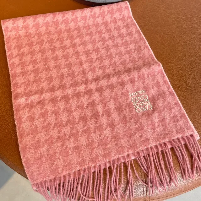 Loeve Anagram Monogram Rosa Cachemira Bufanda 4