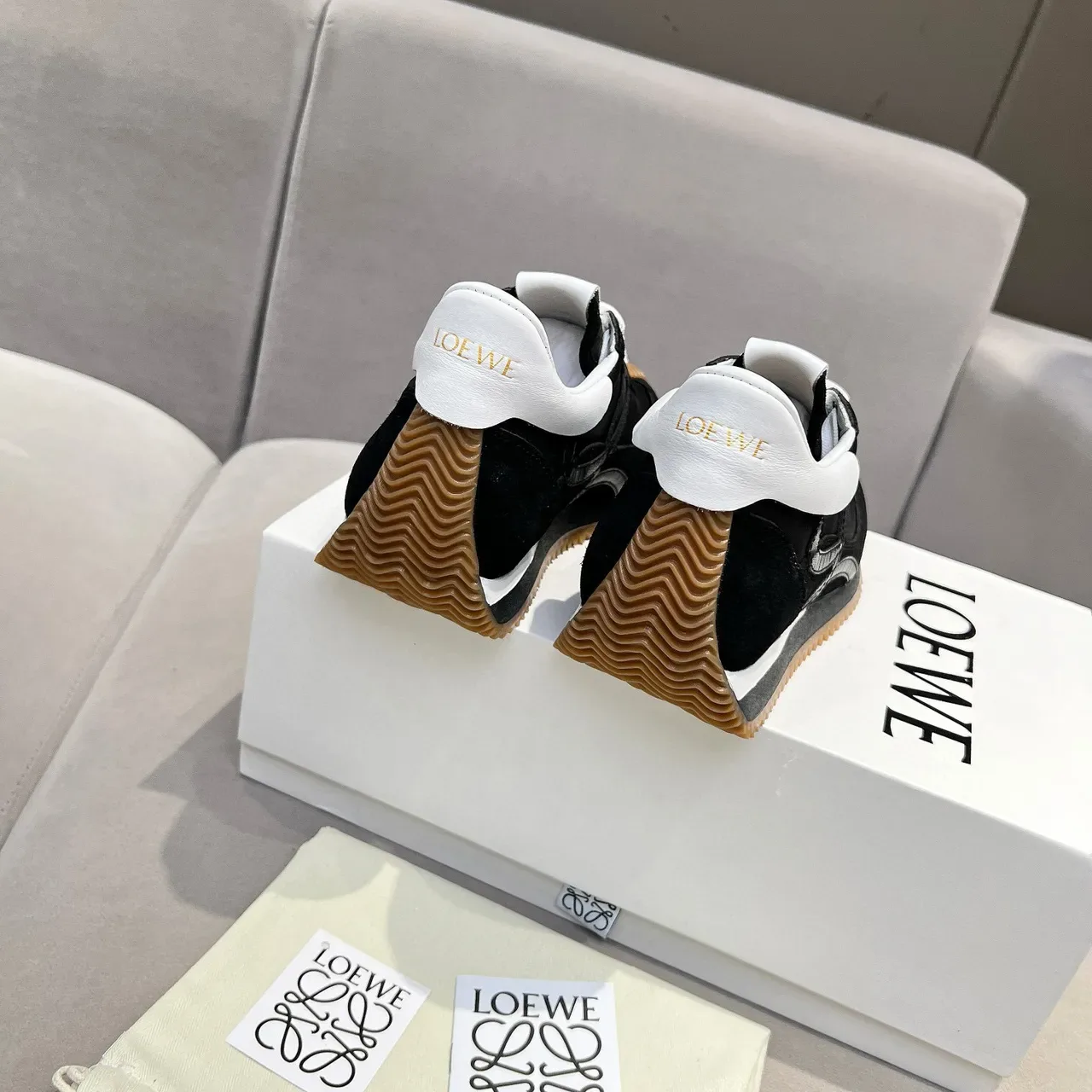 Loewe Flow Runner أحذية رياضية أسلوب حياة سوداء من السويد والنايلون 2