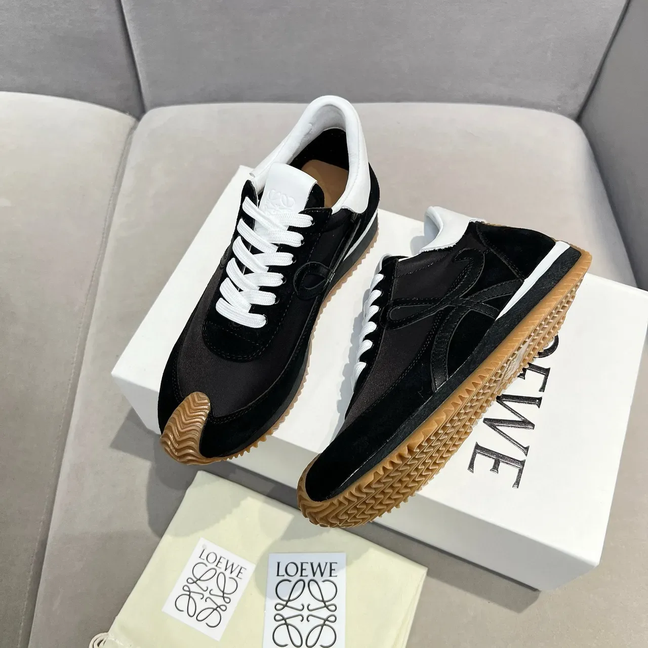 Loewe Flow Runner أحذية رياضية أسلوب حياة سوداء من السويد والنايلون 3