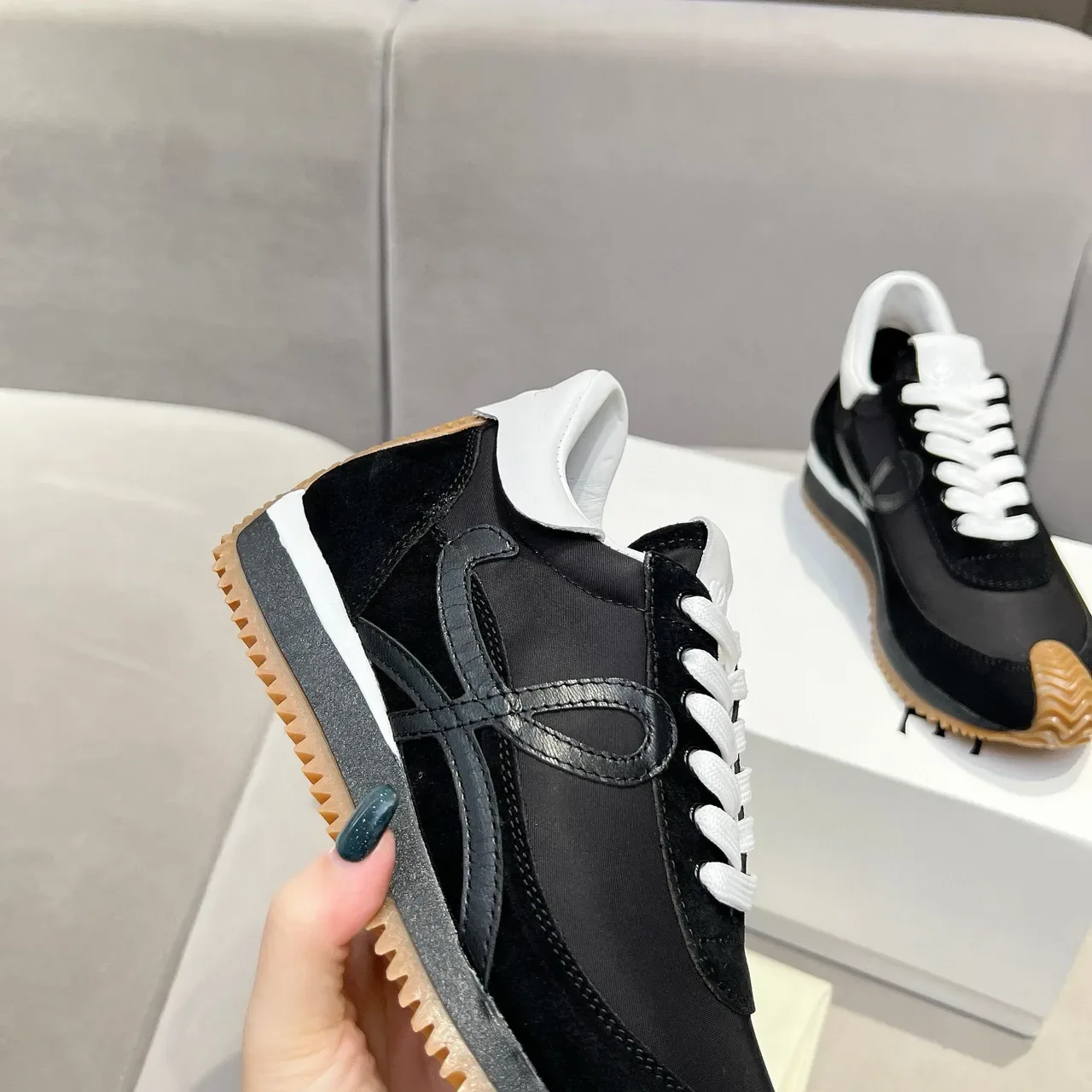 Loewe Flow Runner أحذية رياضية أسلوب حياة سوداء من السويد والنايلون 4