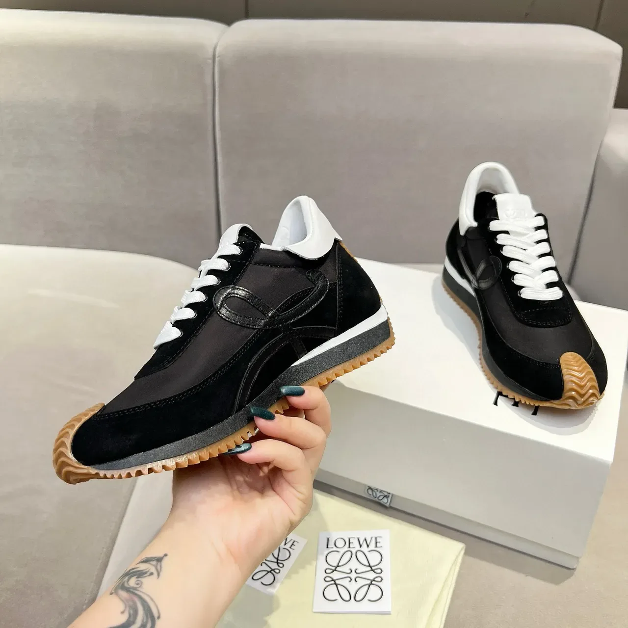 Loewe Flow Runner أحذية رياضية أسلوب حياة سوداء من السويد والنايلون 6
