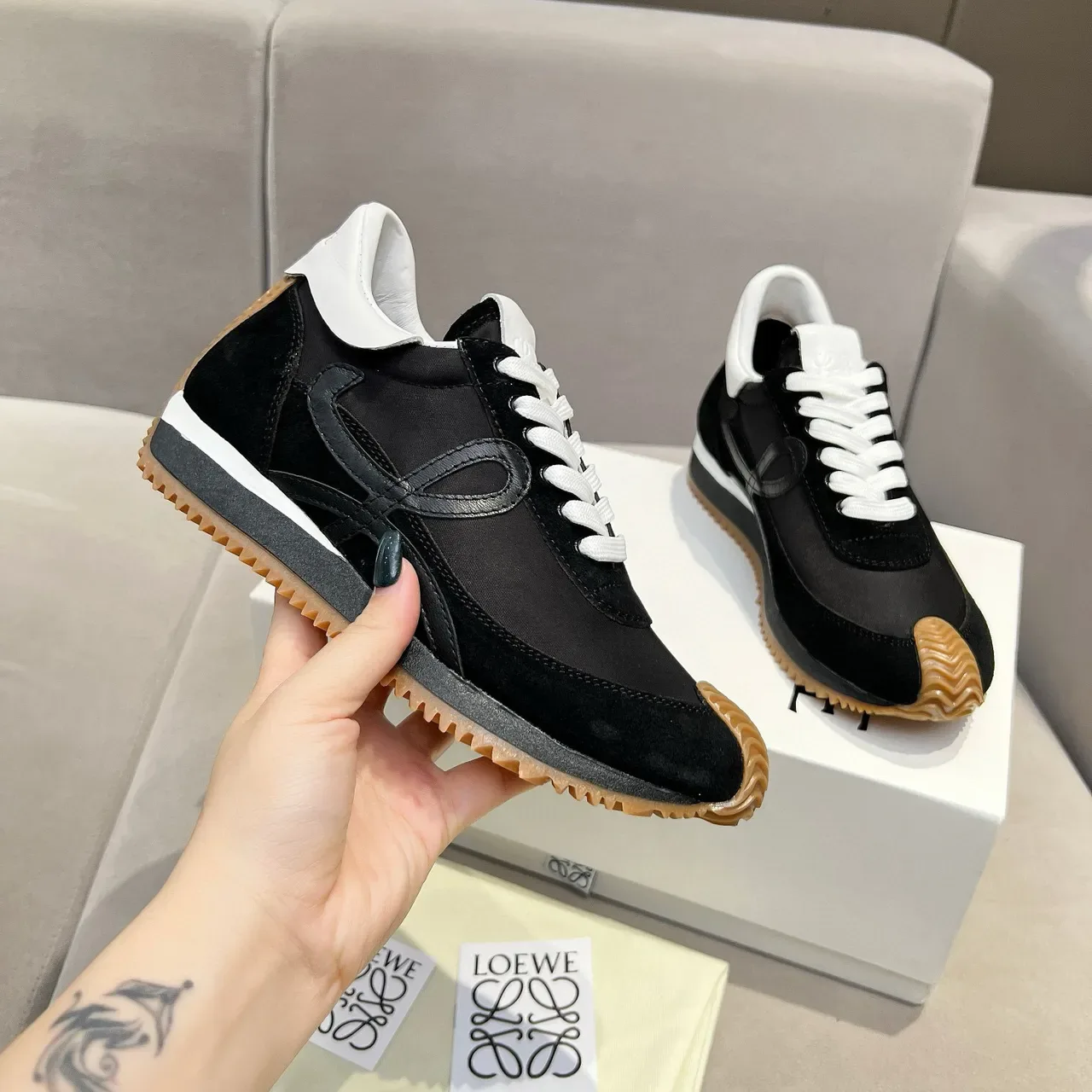Loewe Flow Runner أحذية رياضية أسلوب حياة سوداء من السويد والنايلون 8
