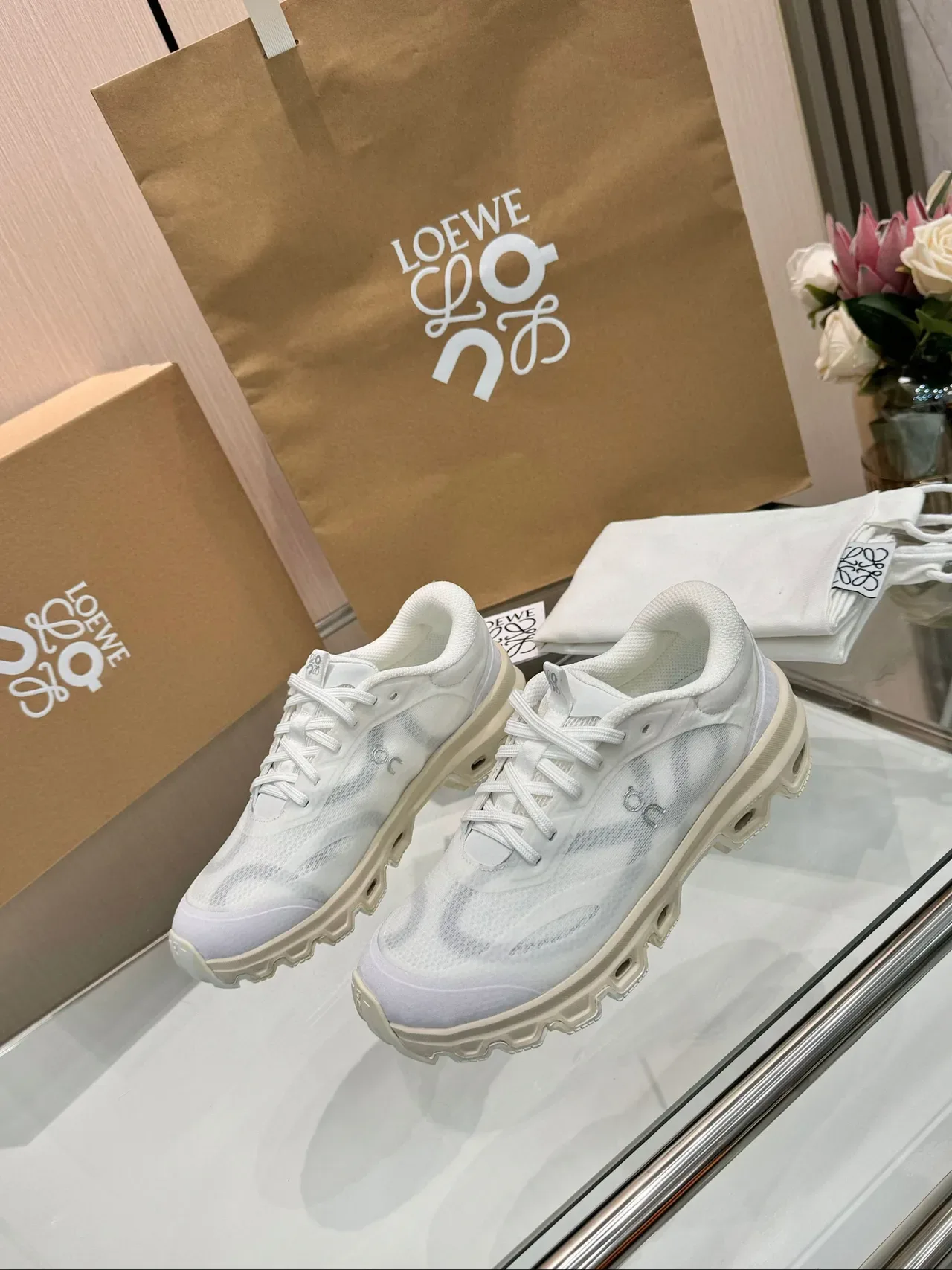 Loewe Flow Runner সাদা জীবনযাত্রা স্নিকার্স 2
