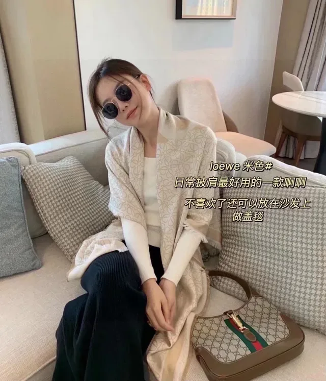 Écharpe Loewe Monogram Beige et Blanc Cachemire 2