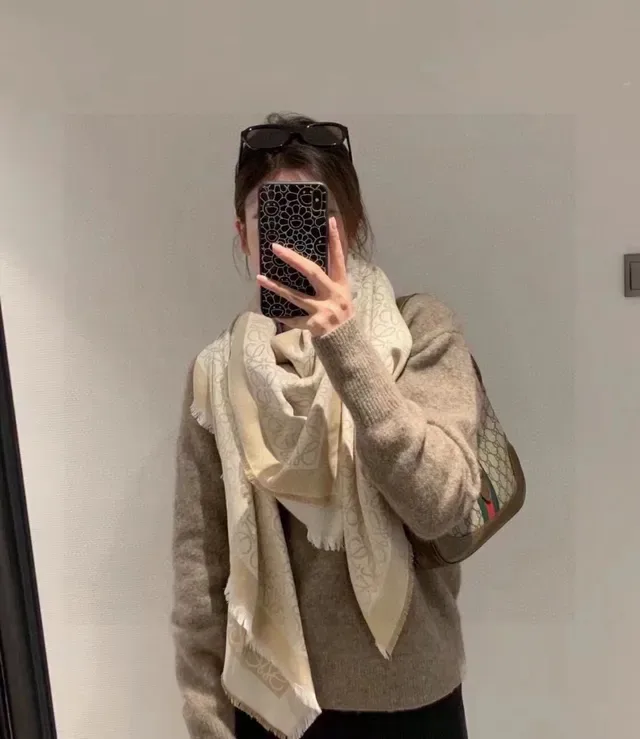 Écharpe Loewe Monogram Beige et Blanc Cachemire 3