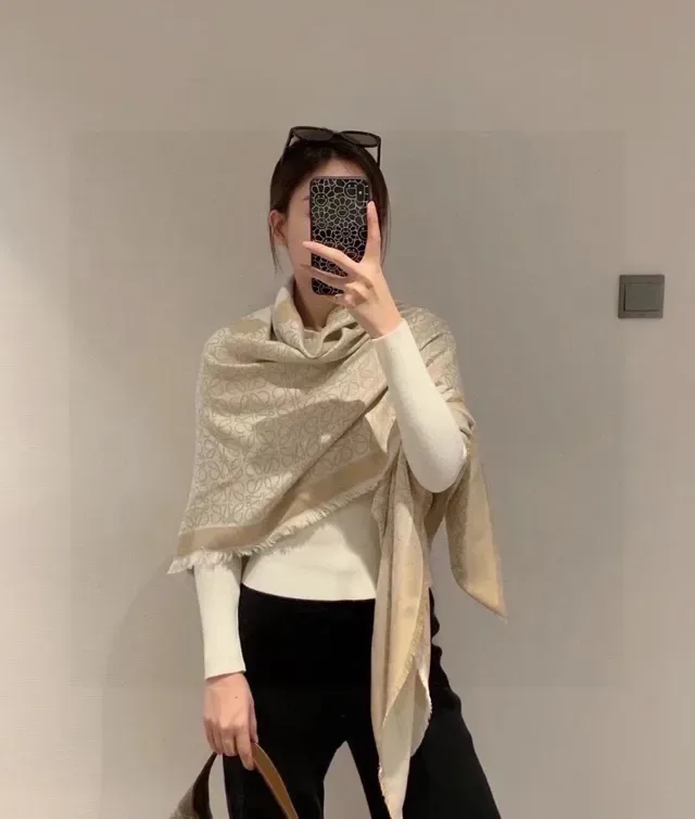 Écharpe Loewe Monogram Beige et Blanc Cachemire 4