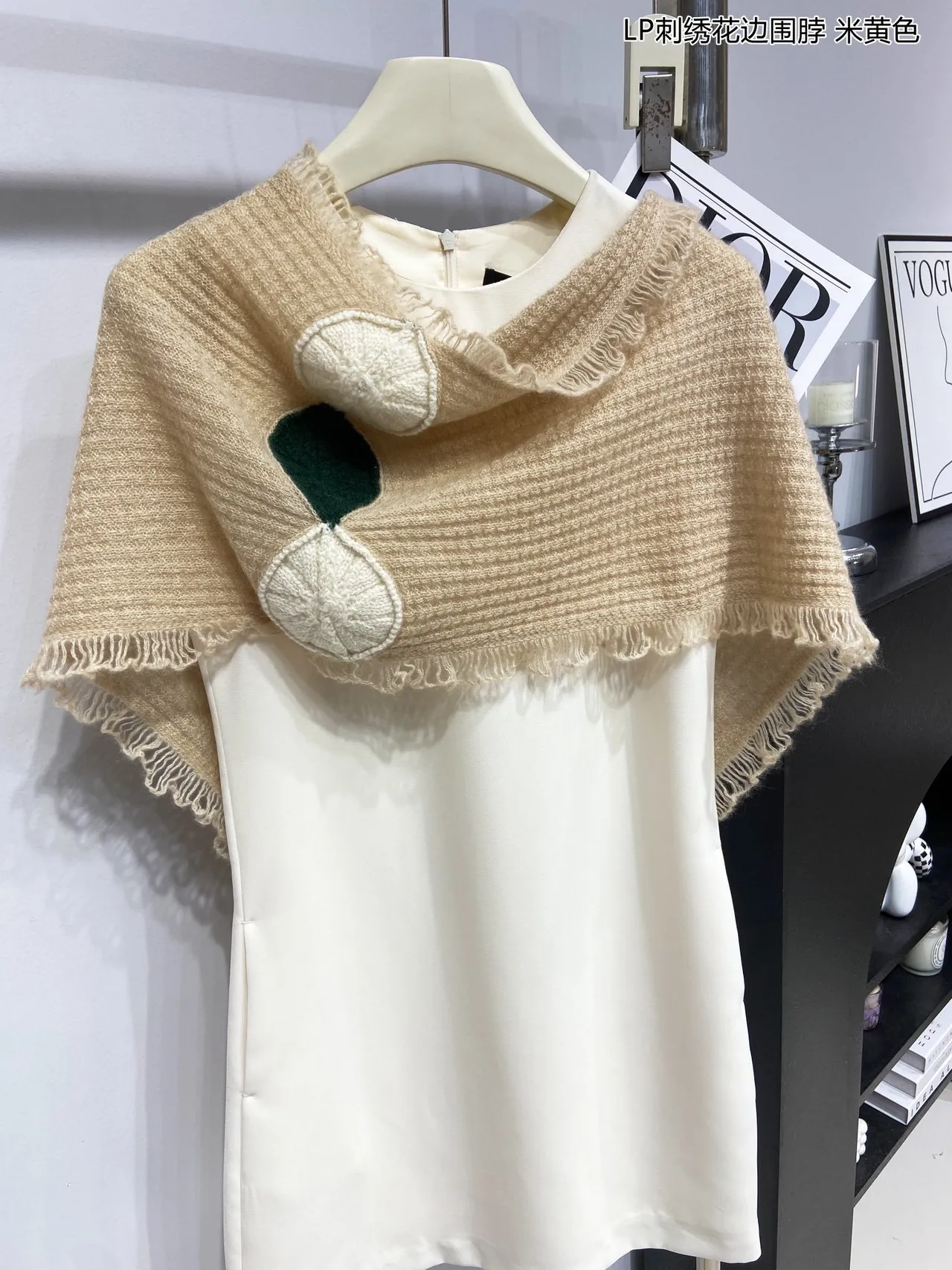 Loro Piana Bege Verde Motivos Florais Bordados Borda franjada Cachecol de Cachemira 4
