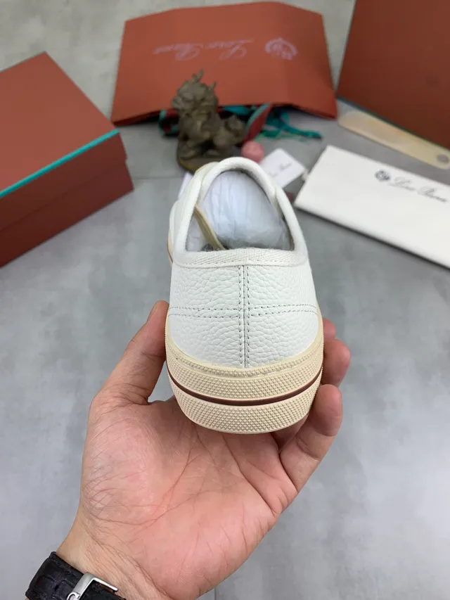 Loro Piana Zapatos de lona blancos-beige de cuero con textura de guijarros de bajo con cordones 3