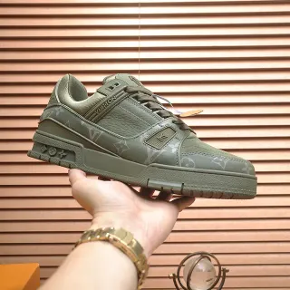 Louis Vuitton Tênis Lifestyle Verde Exército com impressão de monograma, solado chunky de camada superior multicamadas