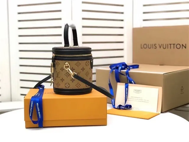 Louis Vuitton Sac seau beige noir structure rigide cylindrique toile monogram 8