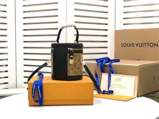 Louis Vuitton Sac seau beige noir structure rigide cylindrique toile monogram 9