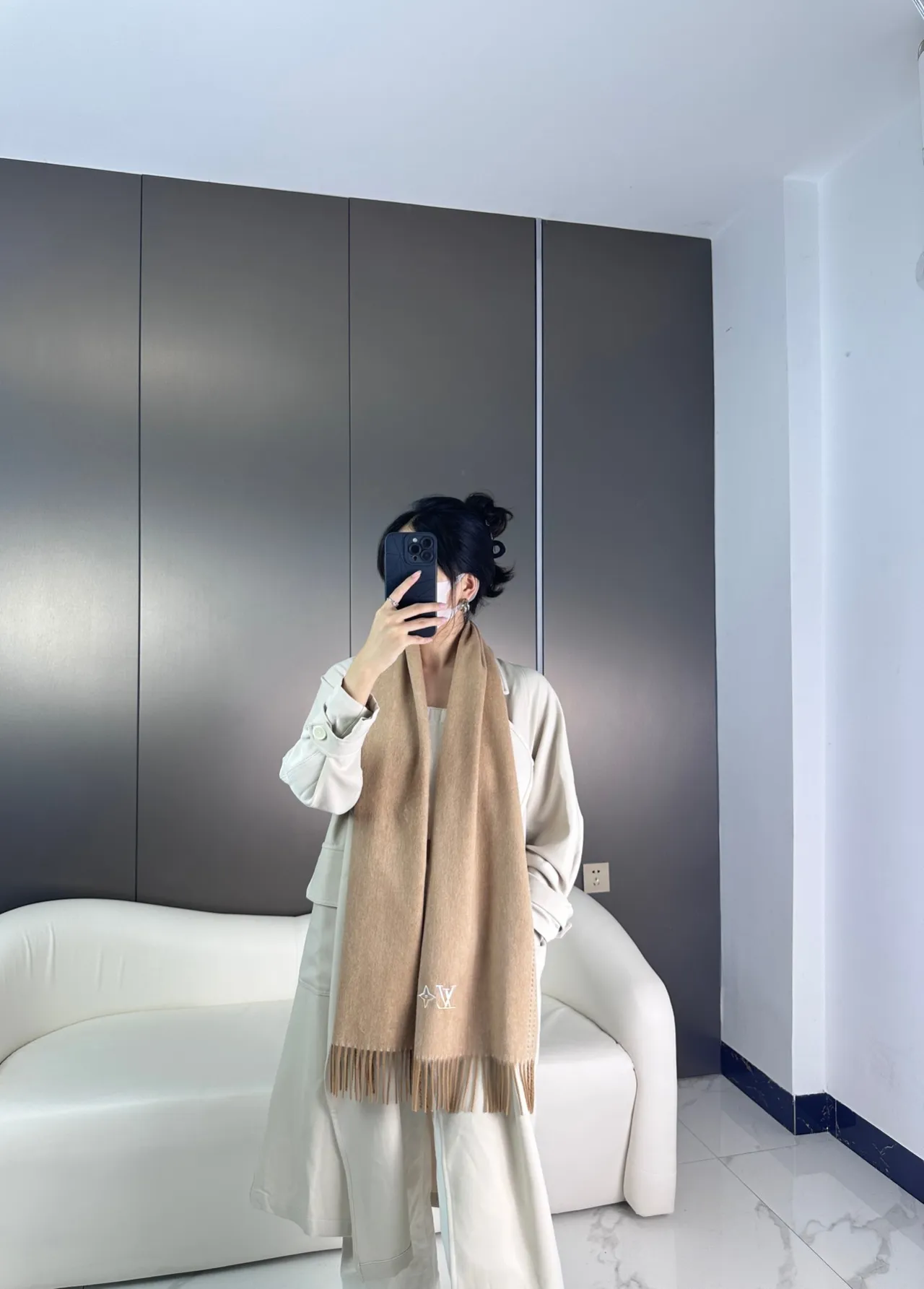 Louis Vuitton Écharpe Beige Marron Tricot Fin Borde Couture Contraste Cachemire 2