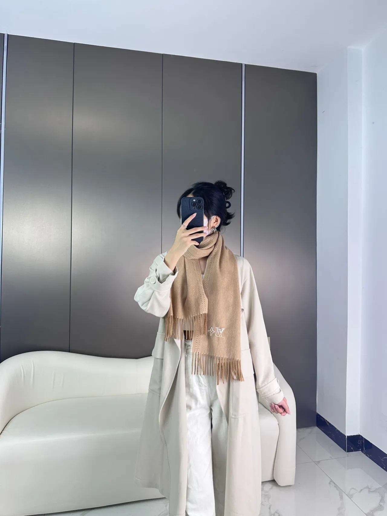 Louis Vuitton Écharpe Beige Marron Tricot Fin Borde Couture Contraste Cachemire 4