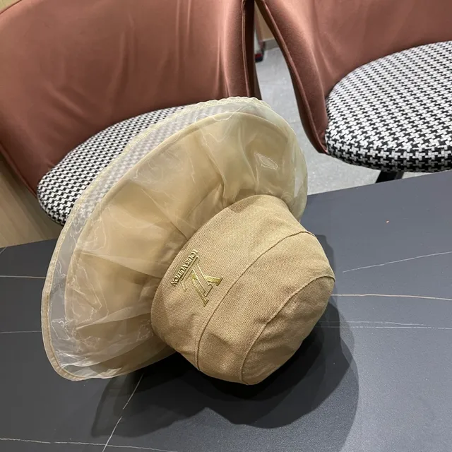Louis Vuitton 米色金色 结构皇冠 薄纱褶边叠加 桶帽 11