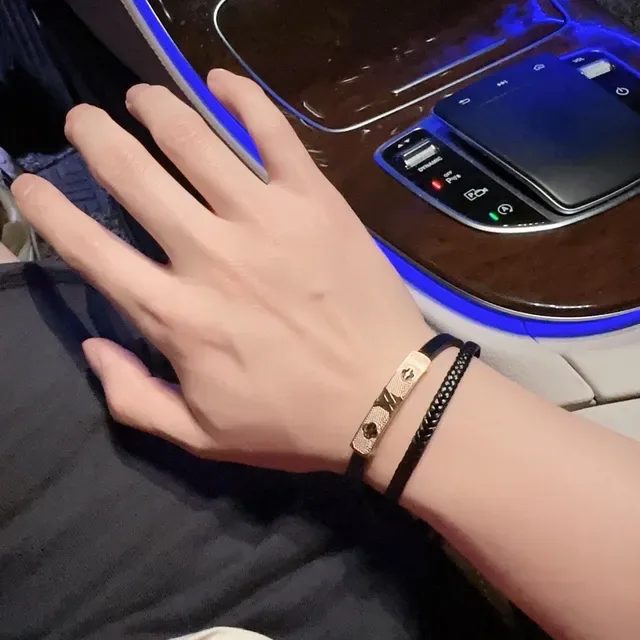 Louis Vuitton Pulsera de Cuero Trenzada Negro Azul de Dos Bandas 4