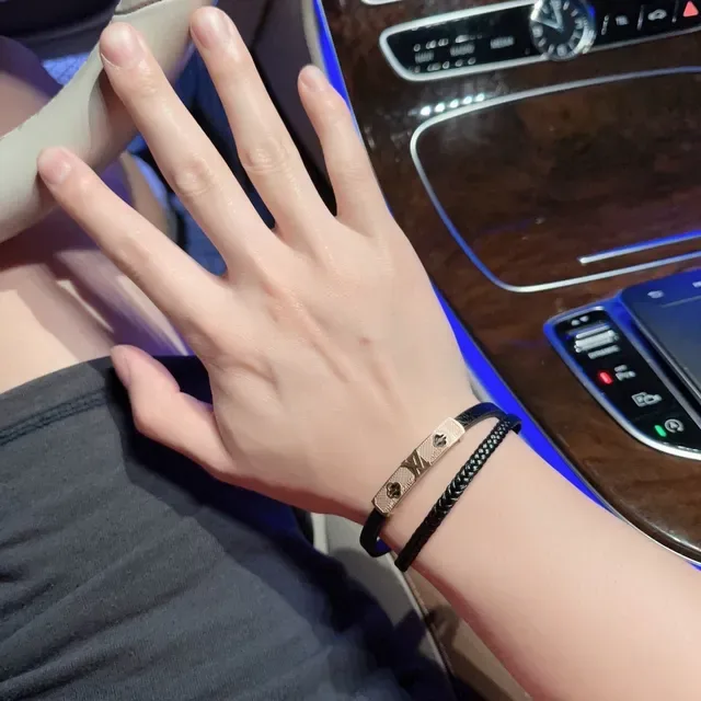 Louis Vuitton Pulsera de Cuero Trenzada Negro Azul de Dos Bandas 7