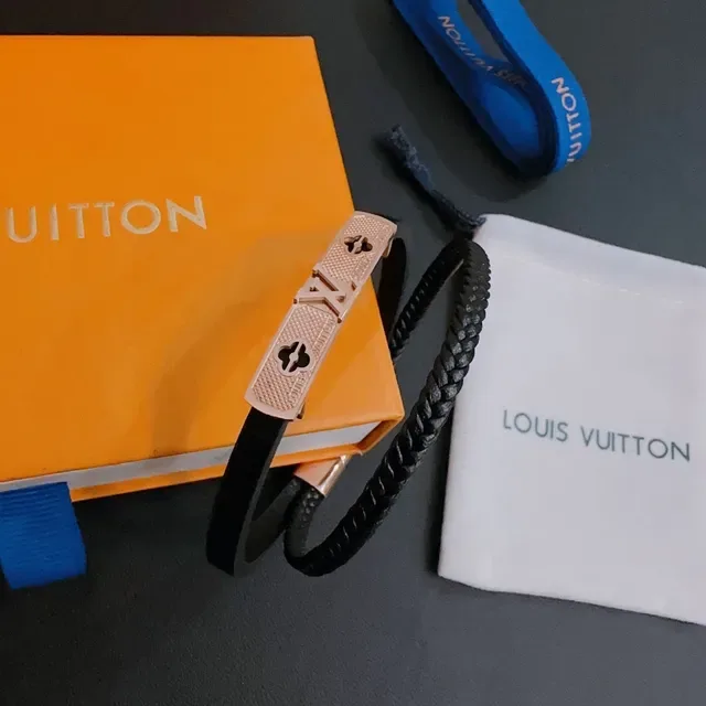 Louis Vuitton Pulsera de Cuero Trenzada Negro Azul de Dos Bandas 8