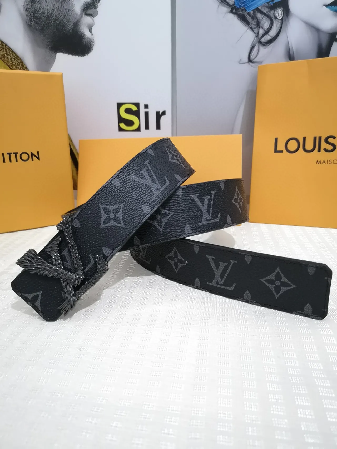 लुई विटटन काली ग्रे Monogram Empreinte स्कल्प्टेड लॉरेल रीथ बकल लेदर बेल्ट 2
