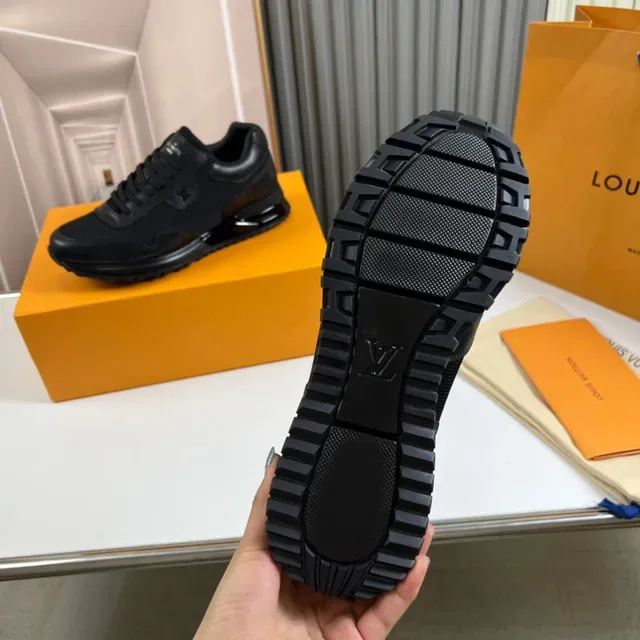 Louis Vuitton Sneakers Lifestyle Negras Monocromáticas De Upper Mixto De Malla Y Cuero 2