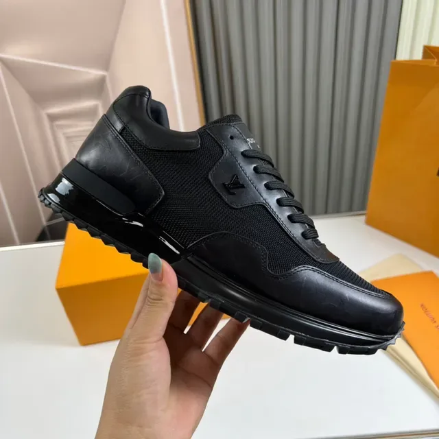 Louis Vuitton Sneakers Lifestyle Negras Monocromáticas De Upper Mixto De Malla Y Cuero 4