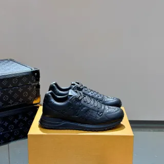 Louis Vuitton Tênis Lifestyle Couro Preto Monograma Embossed Sola Grossa de Borracha