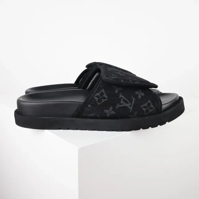 Louis Vuitton Sandales de plateforme noires à bride toile canvas monogrammed et semelle chunky 3