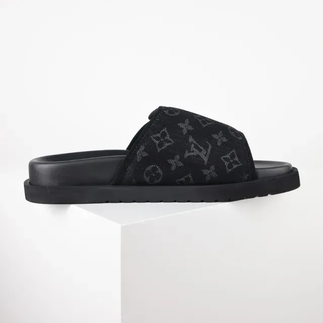 Louis Vuitton Sandales de plateforme noires à bride toile canvas monogrammed et semelle chunky 7