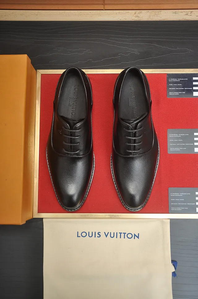 Louis Vuitton Zapatos Oxford de Cuero Pebblado Negro 5