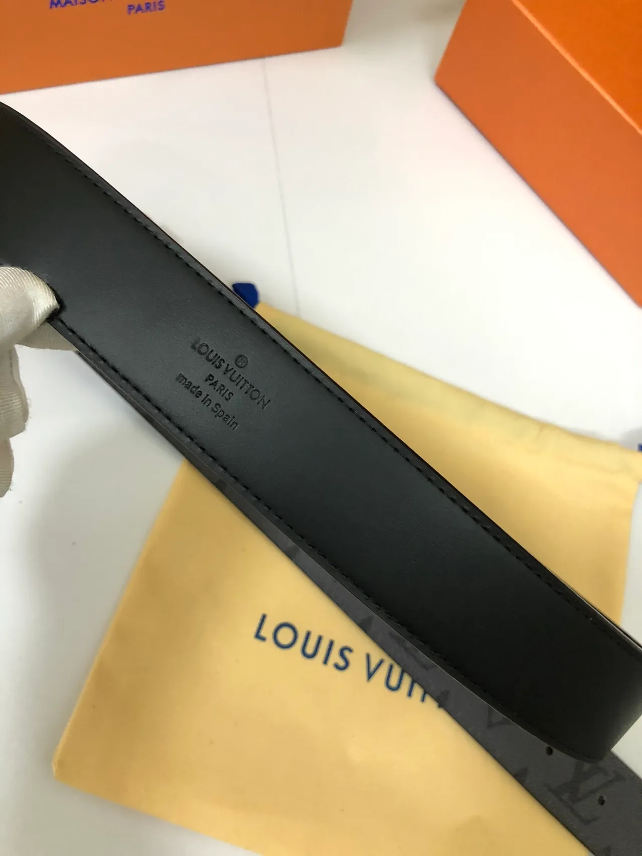 Louis Vuitton Cinto de couro preto prateado Monogram-Embossed Gunmetal fivela curva 3