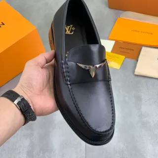 Louis Vuitton কালো রৌপ্য মসৃণ চামড়া পাখনাযুক্ত ধাতু যন্ত্রাংশ লুফার