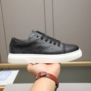 Louis Vuitton Zapatillas Lifestyle Low Top de Cuero Negro Blanco Monogram Embossed