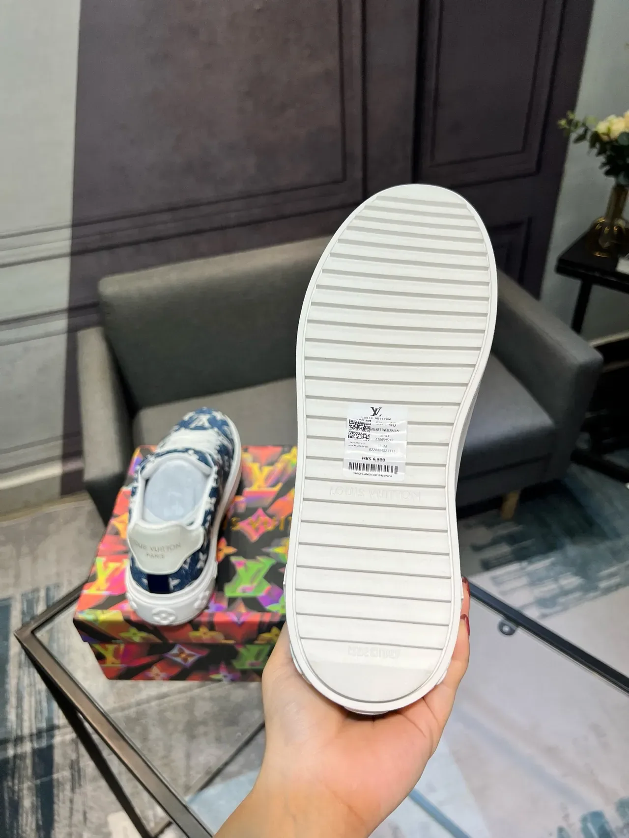 Louis Vuitton Tênis lifestyle com parte superior de denim com Monogram-Print em azul e branco, sola de borracha 6