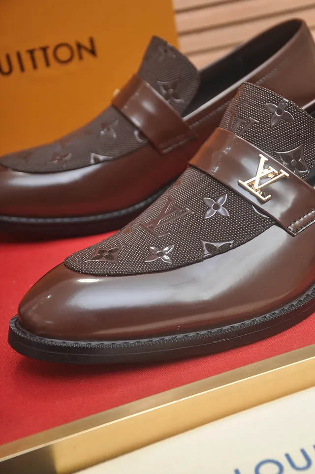 Louis Vuitton بني أسود جلد لامع نسيج مطبوع فامب لوفر 2