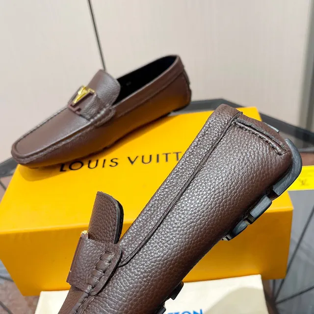 Louis Vuitton marrón dorado cuero texturizado metálico LV hebilla loafer 4