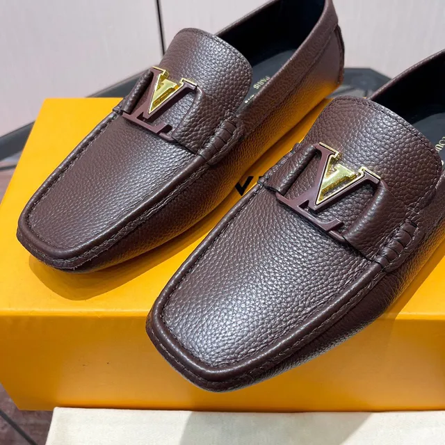 Louis Vuitton marrón dorado cuero texturizado metálico LV hebilla loafer 5