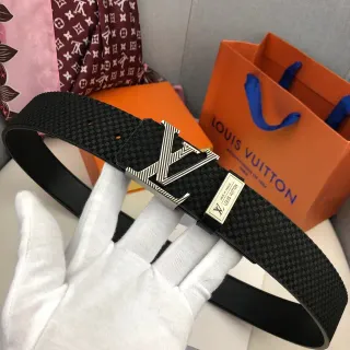 Louis Vuitton 碳纤维编织 LV 扣头 皮革腰带
