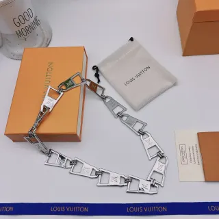 Louis Vuitton Cadena Collar Plata Verde Metálica Monograma Grabado