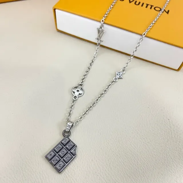 Louis Vuitton Pendente de Barra de Chocolate 2