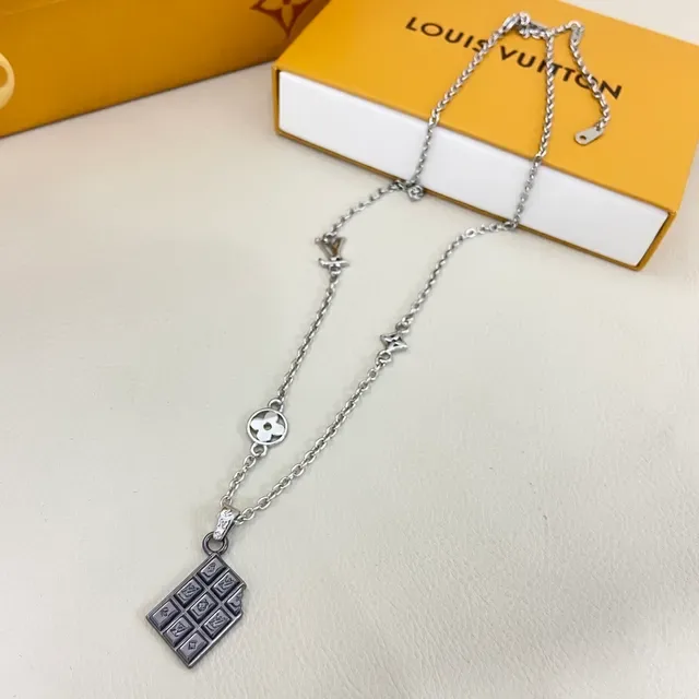 Louis Vuitton Pendente de Barra de Chocolate 5
