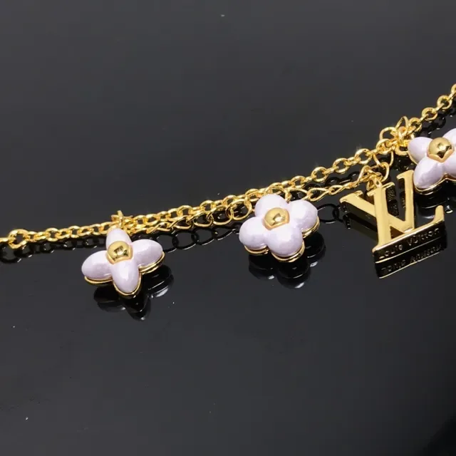 Colar Floral Louis Vuitton Motivo de Flor Dourado e Esmalte 3