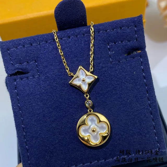Louis Vuitton Collar con motivo de flor en tono dorado madreperla 2