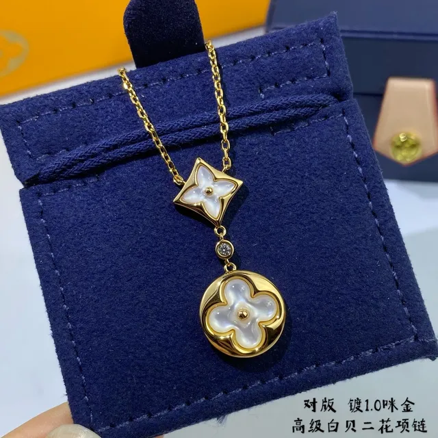 Louis Vuitton Collar con motivo de flor en tono dorado madreperla 5