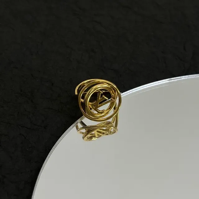 Louis Vuitton Gold Interlocking Loops Polished Ring 5