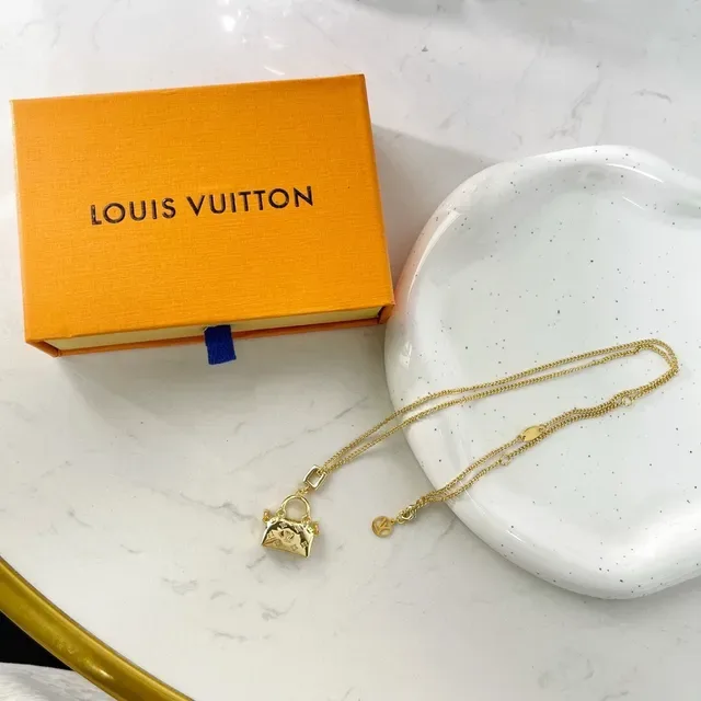 Collar Louis Vuitton Dourado Monogramado 5